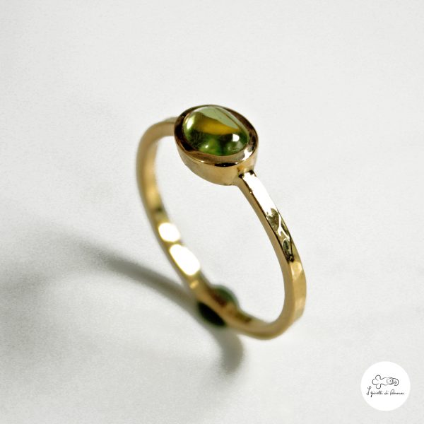 Anello in oro giallo con tormalina verde 02