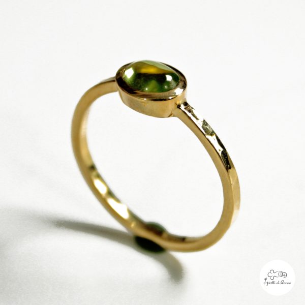 Anello in oro giallo con tormalina verde 00
