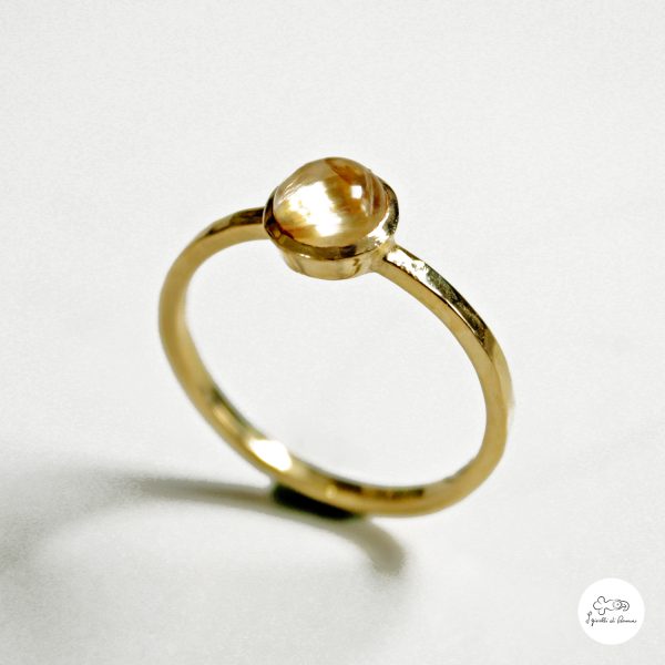 anello in oro giallo con quarzo rutilato 00