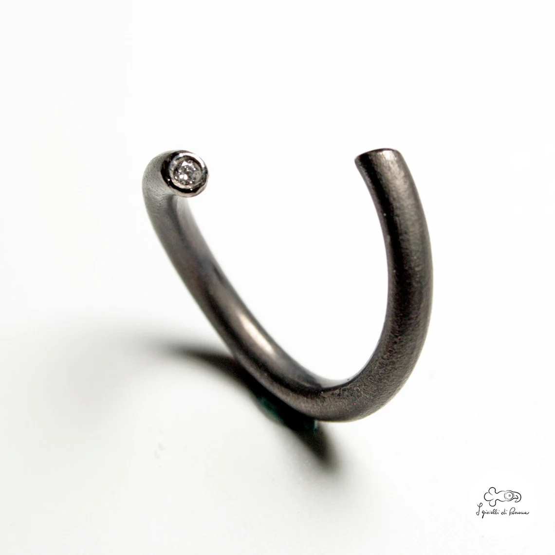 Anello in titanio anodizzato con diamanti 00