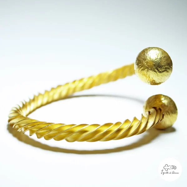 Bracciale in argento dorato ispirato a bracciali di età ellenistica esposti presso il Museo di Taranto 01