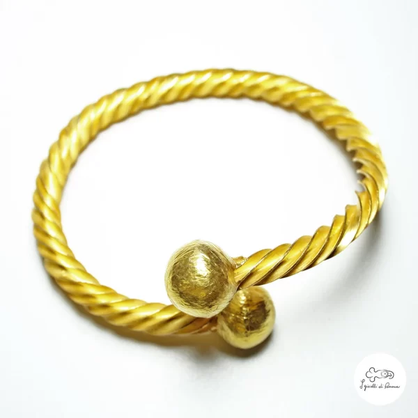 Bracciale in argento dorato ispirato a bracciali di età ellenistica esposti presso il Museo di Taranto 03
