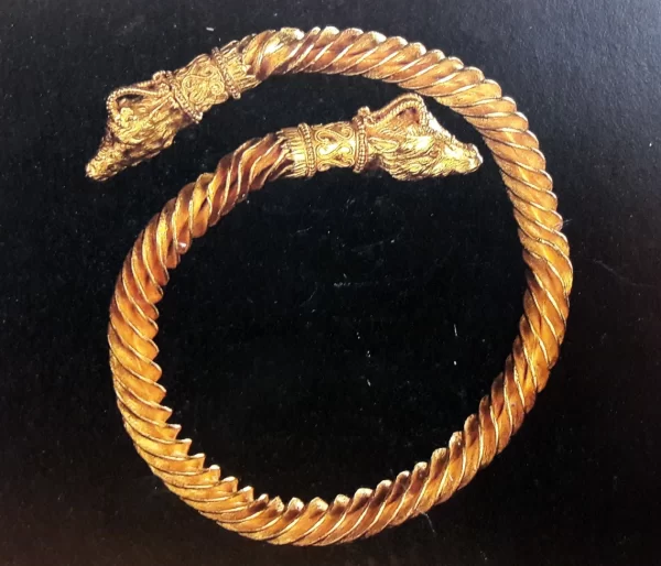 Bracciale in argento dorato ispirato a bracciali di età ellenistica esposti presso il Museo di Taranto 05
