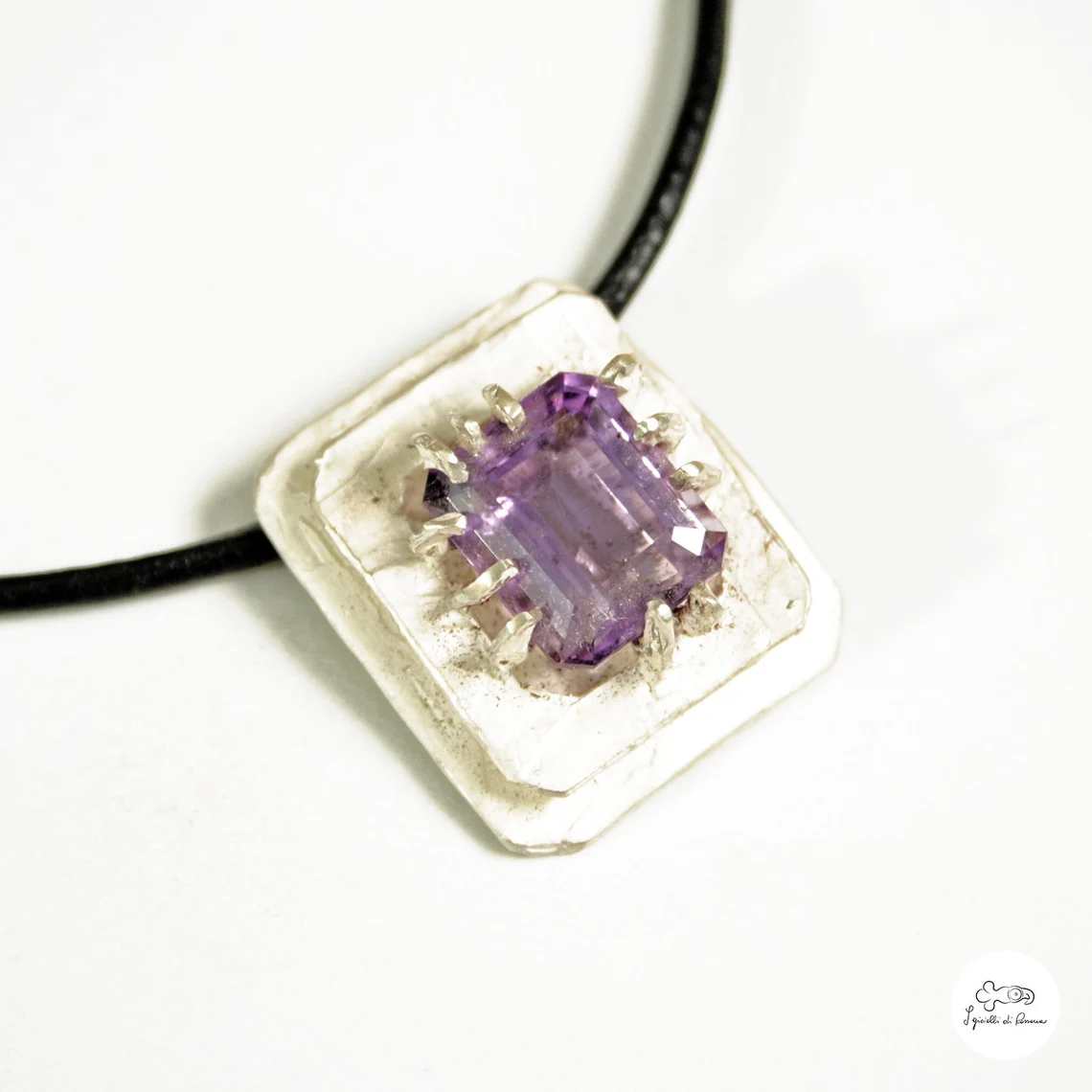 Ciondolo in argento con ametista 00