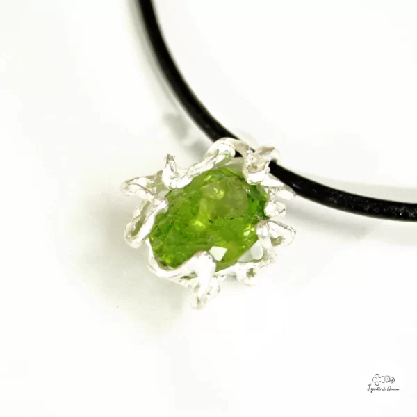 Ciondolo in argento con peridoto 02