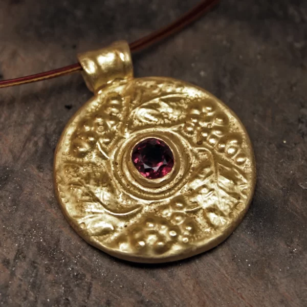 Ciondolo in oro con spinello 00