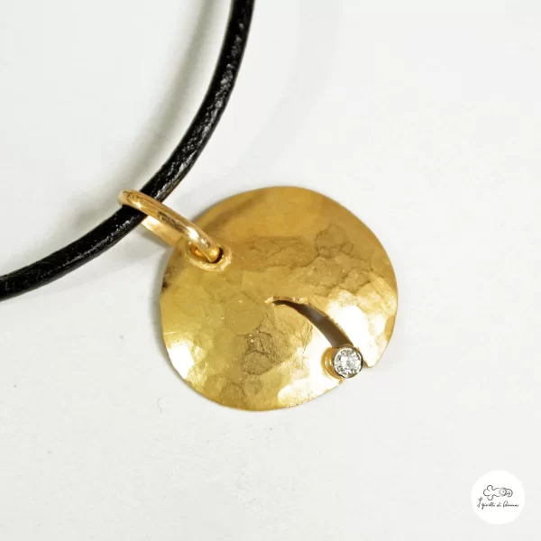 Ciondolo in oro giallo con brillante 00