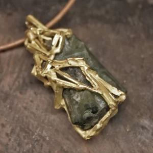 Ciondolo in oro giallo con cristallo di tormalina 00