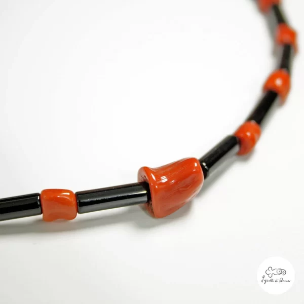 Collana in corallo e onice con chiusura in oro 01
