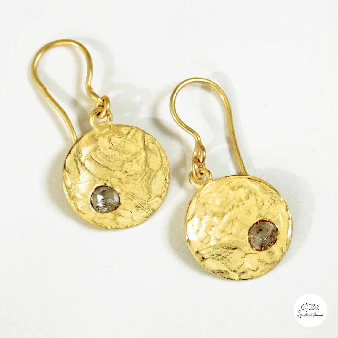 Orecchini in oro giallo con rosa di diamante antica 00