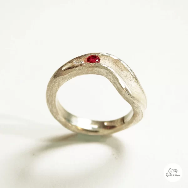 Anello in argento con rubino e brillante 02