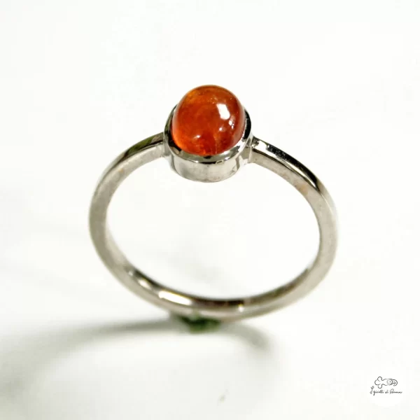 Anello in oro bianco con granato arancione - immagine 3