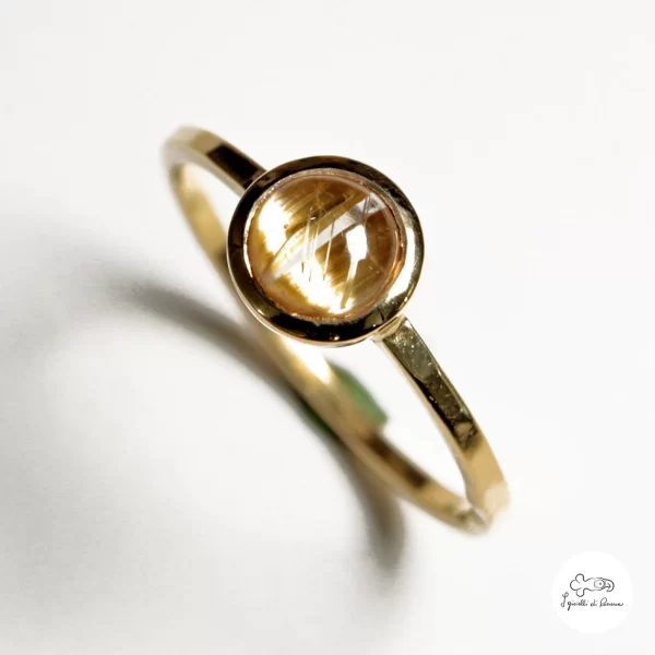 Yellow gold ring with rutilated quartz - Image 2