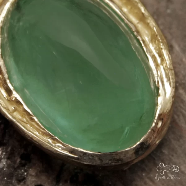 Ciondolo in oro giallo con smeraldo Cabochon e diamante di taglio antico 01