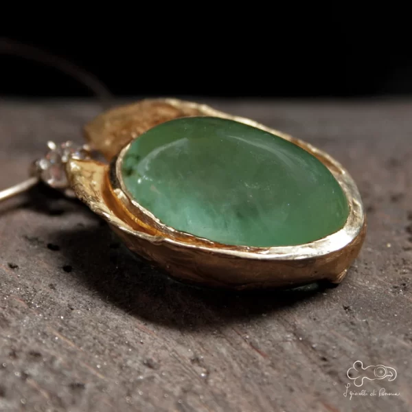 Ciondolo in oro giallo con smeraldo Cabochon e diamante di taglio antico - immagine 3