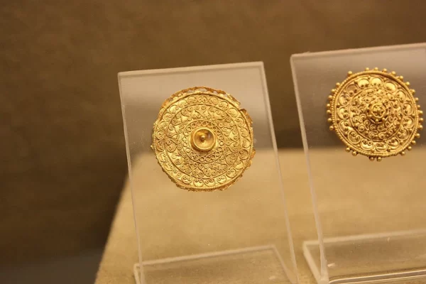 Silver gilt earrings with turquoise paste - Image 4